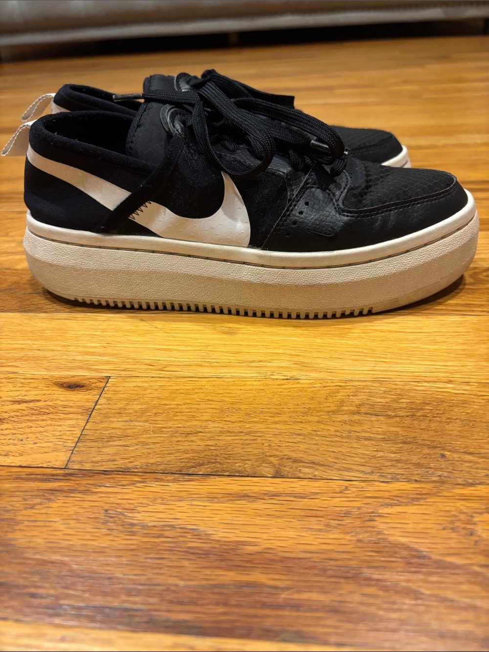 Nike womens Black and White Platform Sneakers with Swoosh Size 7.5